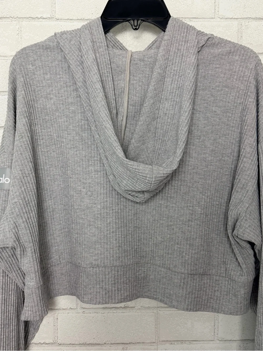 ALO Yoga Cropped Hoodie Womens Size Medium Gray Ribbed Long Sleeve Athleisure